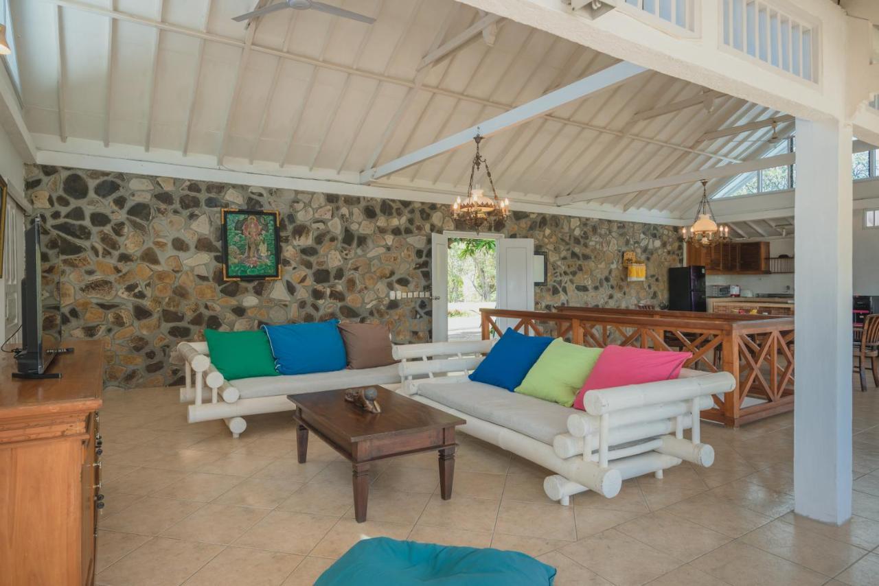 Villa Dinding Batu Singaraja Esterno foto