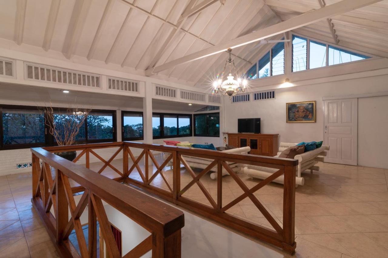 Villa Dinding Batu Singaraja Esterno foto