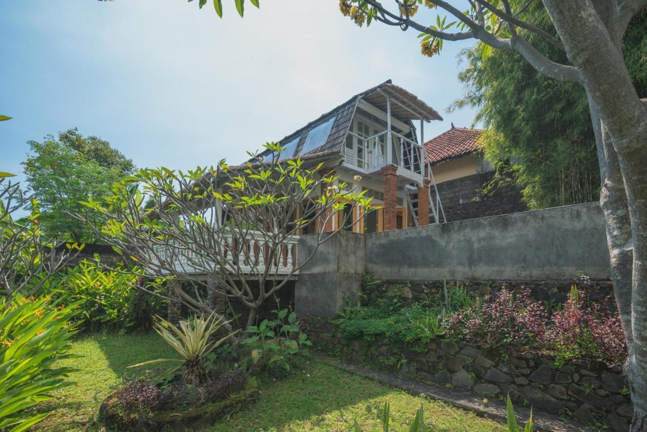 Villa Dinding Batu Singaraja Esterno foto